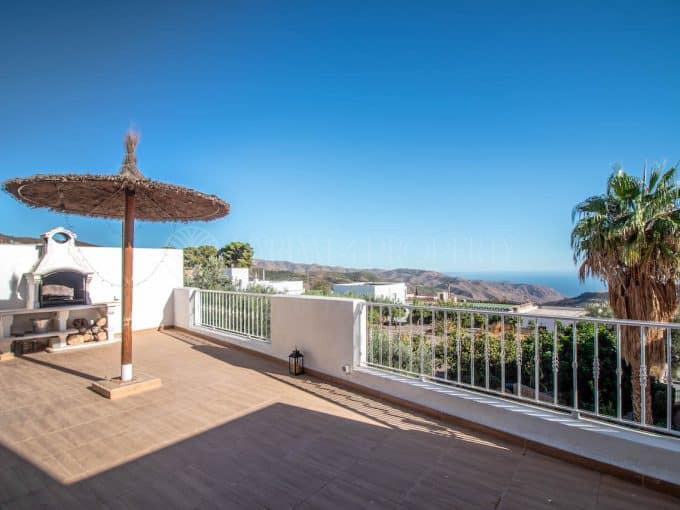 Ruim appartement met panoramisch zeezicht in Felix, Almería
